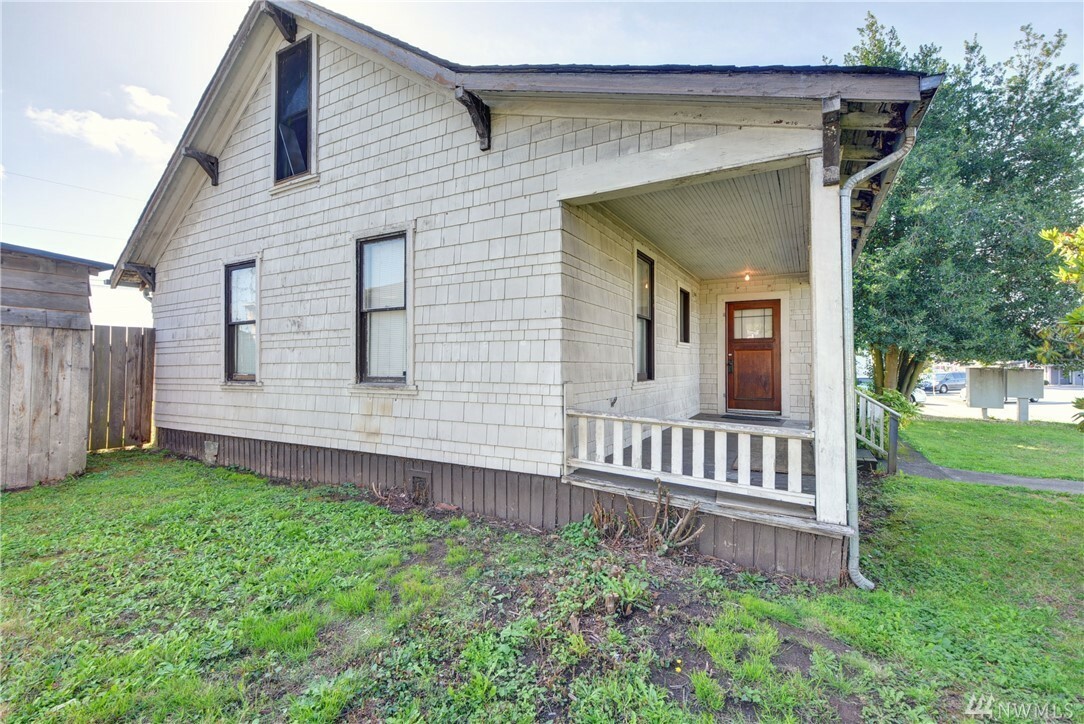 Property Photo:  1514 6th St  WA 98270 