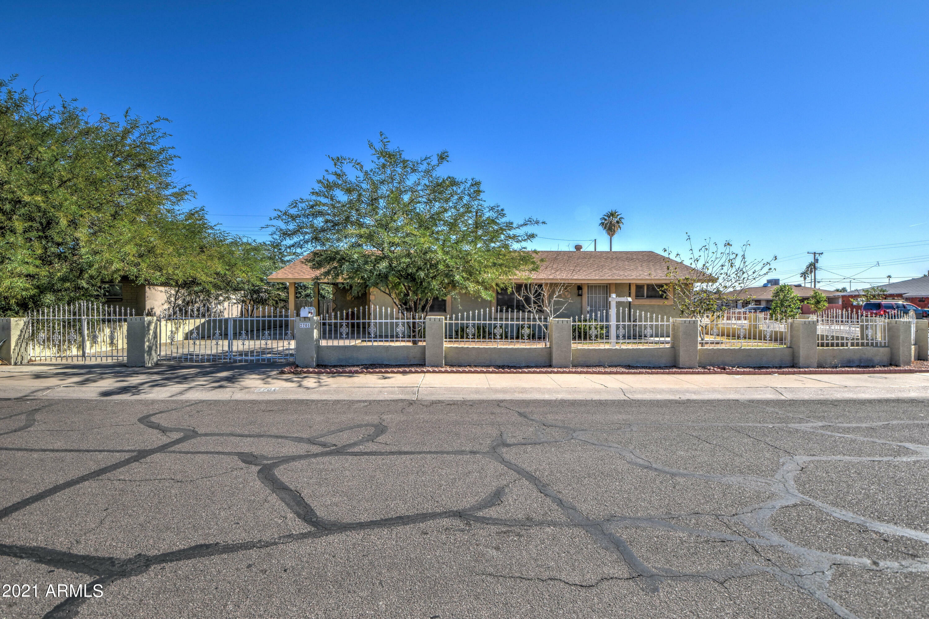 Property Photo: 2701 N 40th Drive AZ 85009