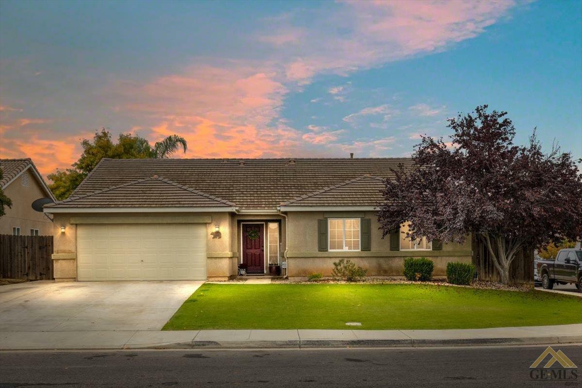 Property Photo:  12311 Midtowne Drive  CA 93312 