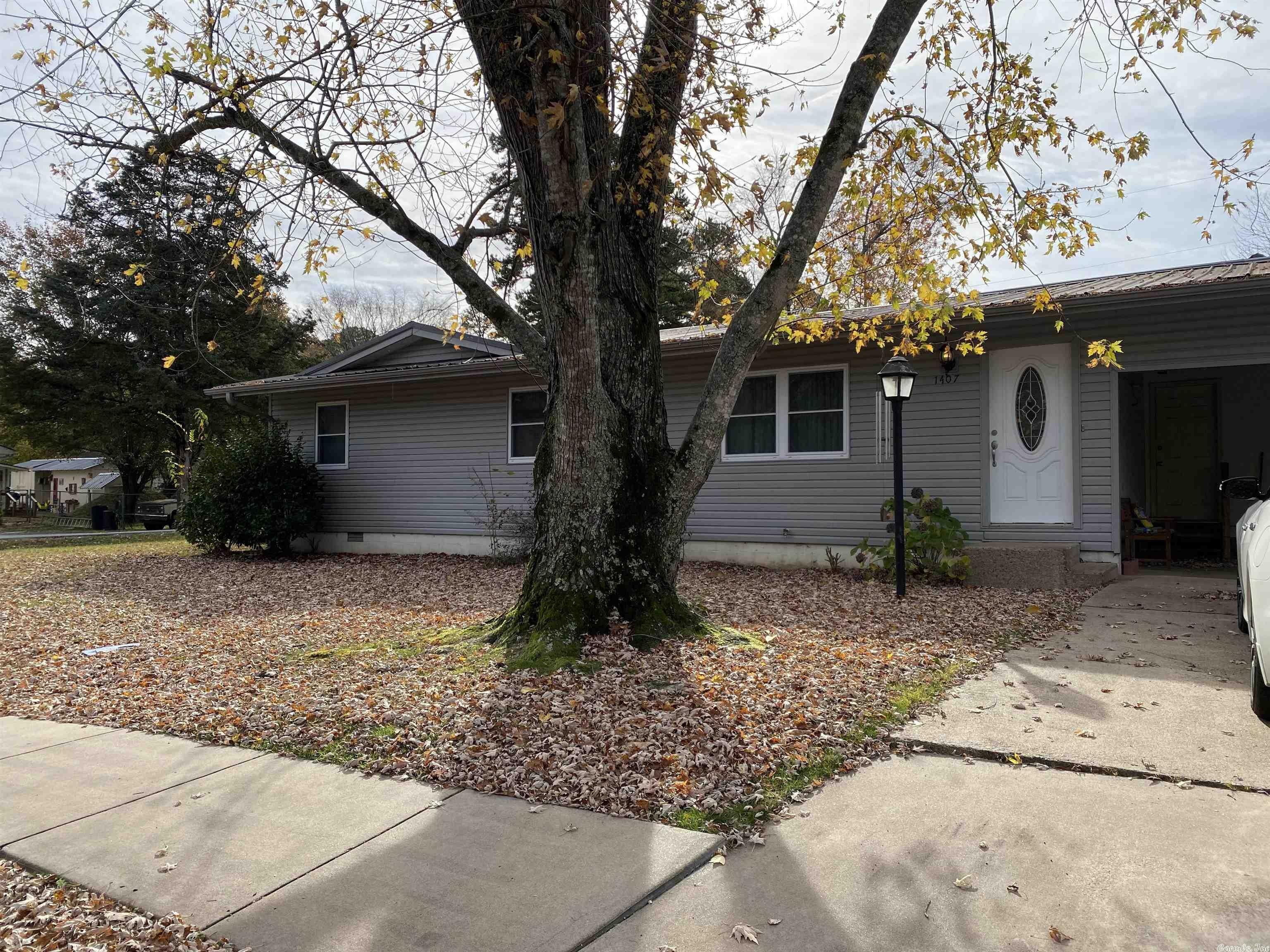 Property Photo:  1407 W Front Street  AR 72543 