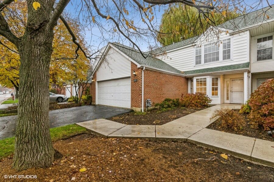 Property Photo:  117 Pembroke Circle  IL 60044 