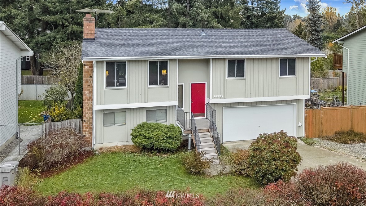 Property Photo: 15924 131st Place SE WA 98058