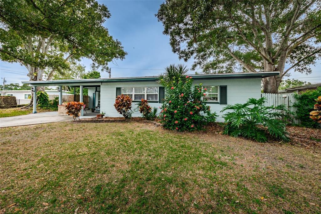 Property Photo: 2800 66th Way N FL 33710
