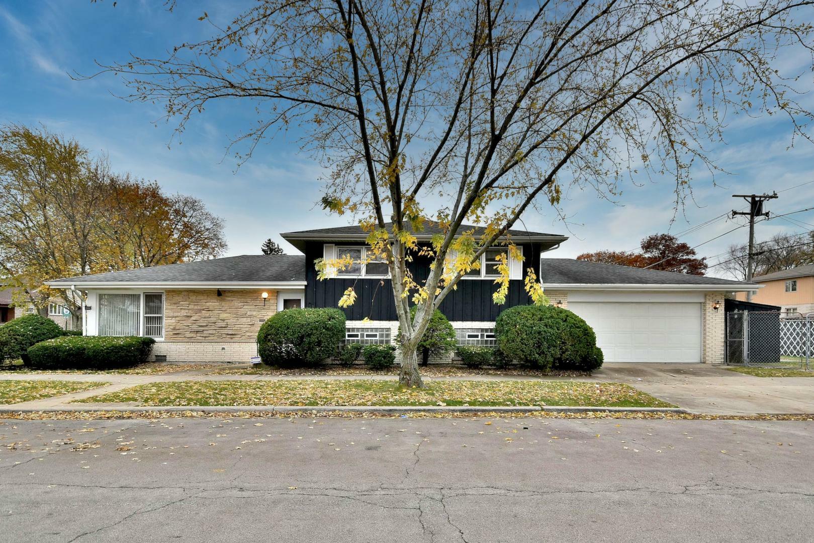 Property Photo:  2450 Budd Street  IL 60171 