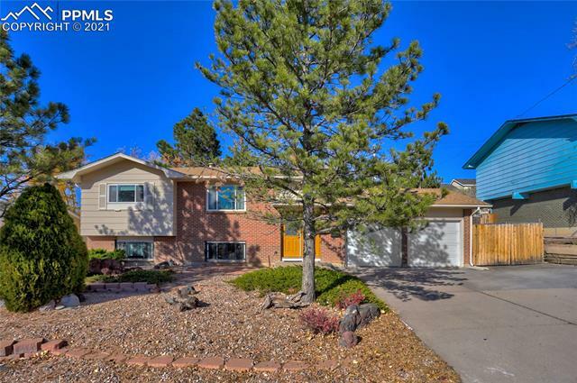 Property Photo:  2117 North Drive  CO 81008 