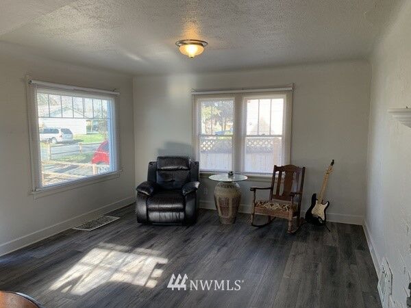 Property Photo:  917 Queen Avenue  WA 98902 