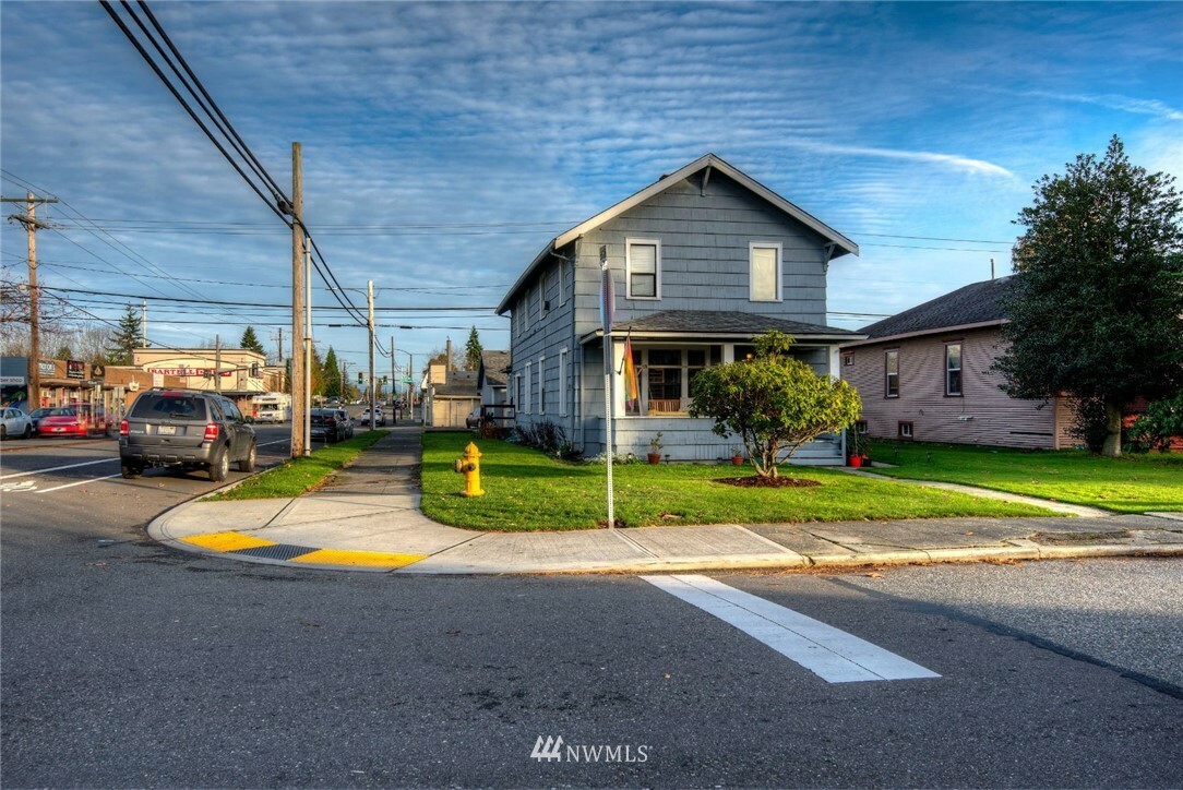 Property Photo: 1901 Lombard Avenue WA 98201