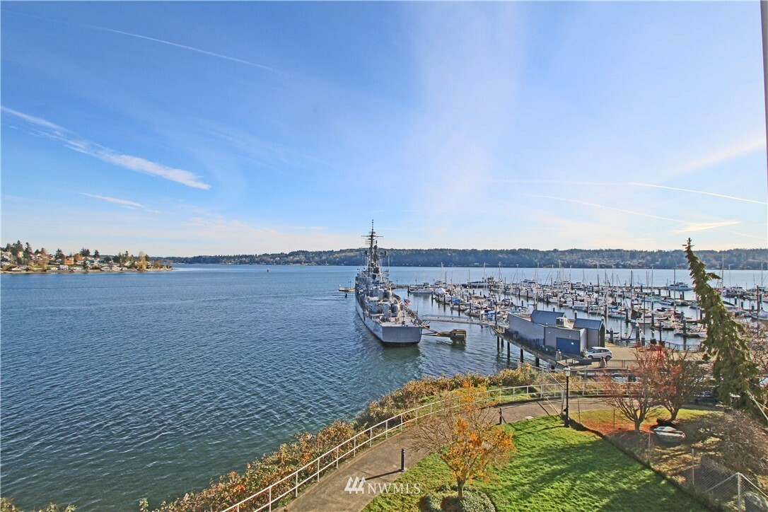 Property Photo: 320 Washington Avenue 106 WA 98337