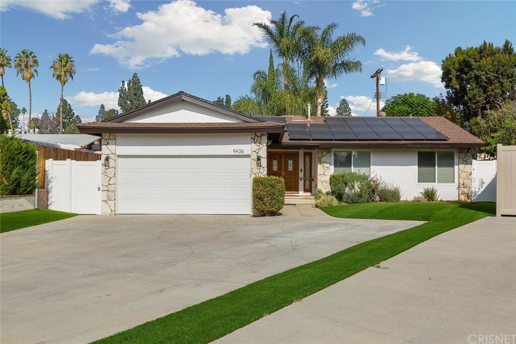 Property Photo:  9436 Swinton Avenue  CA 91343 