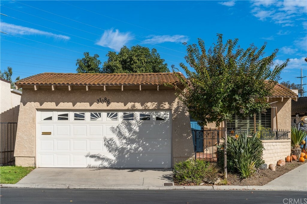 Property Photo:  31086 Calle Santa Rosalia  CA 92675 