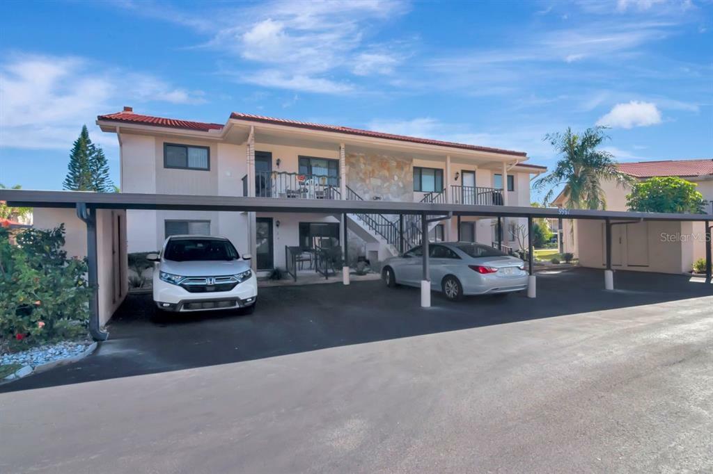 Property Photo: 9961 Eagles Point Circle 1 FL 34668