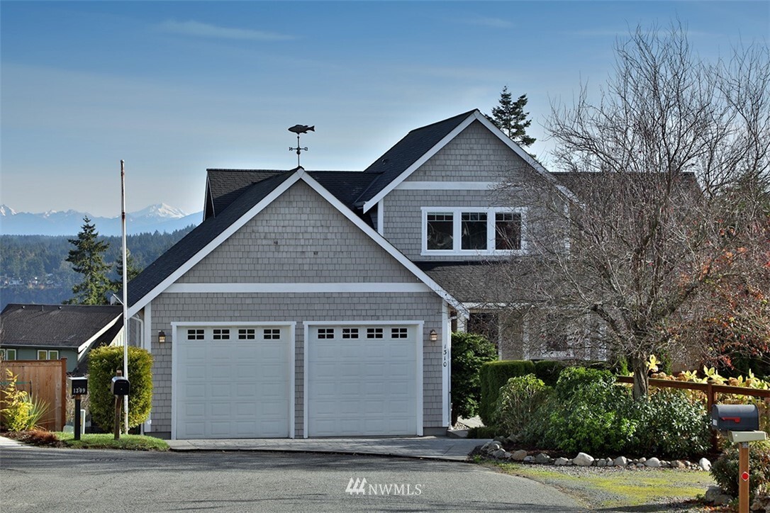 Property Photo: 1310 Greenway Place WA 98249