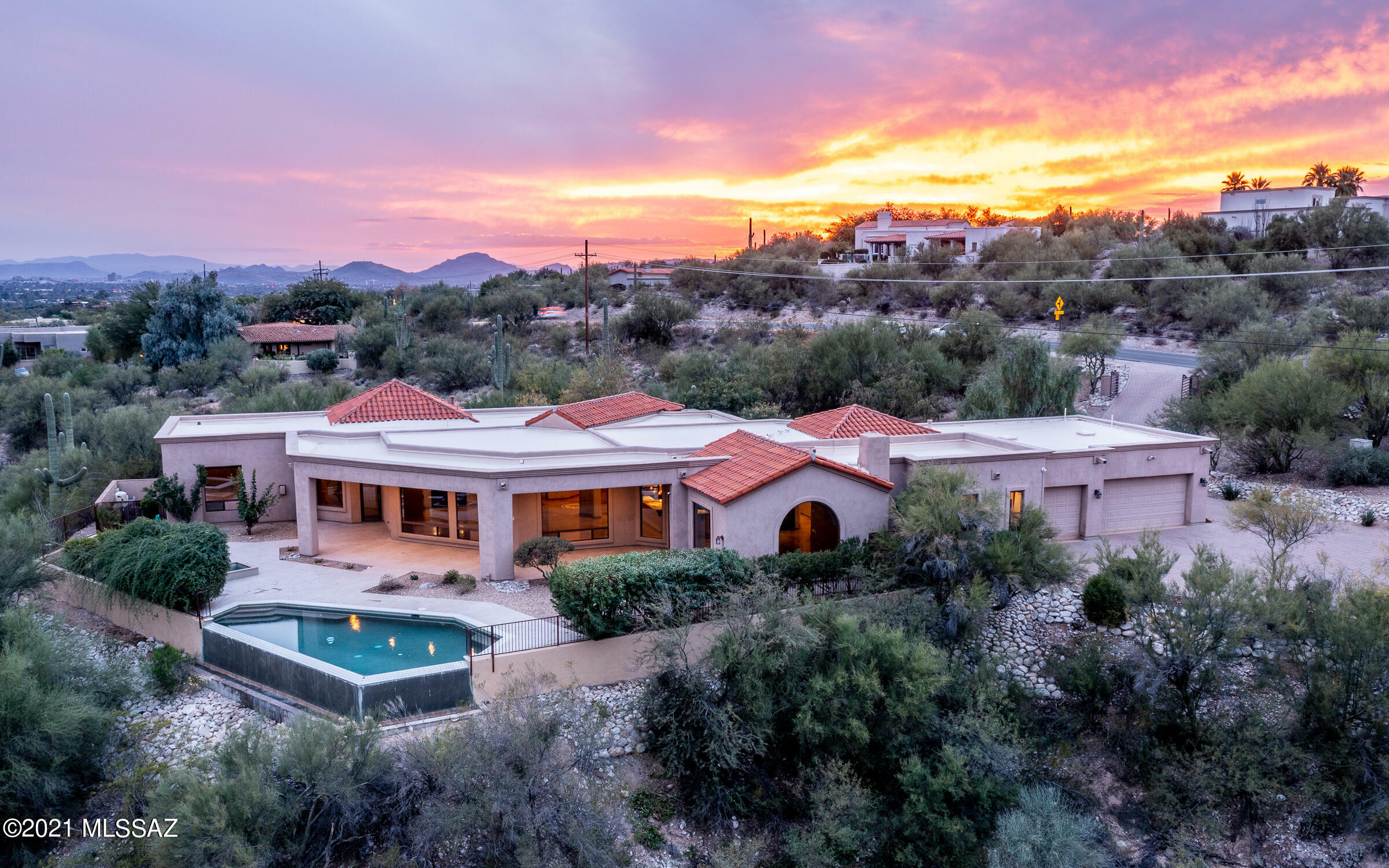 Property Photo:  5070 N Hacienda Del Sol Road  AZ 85718 