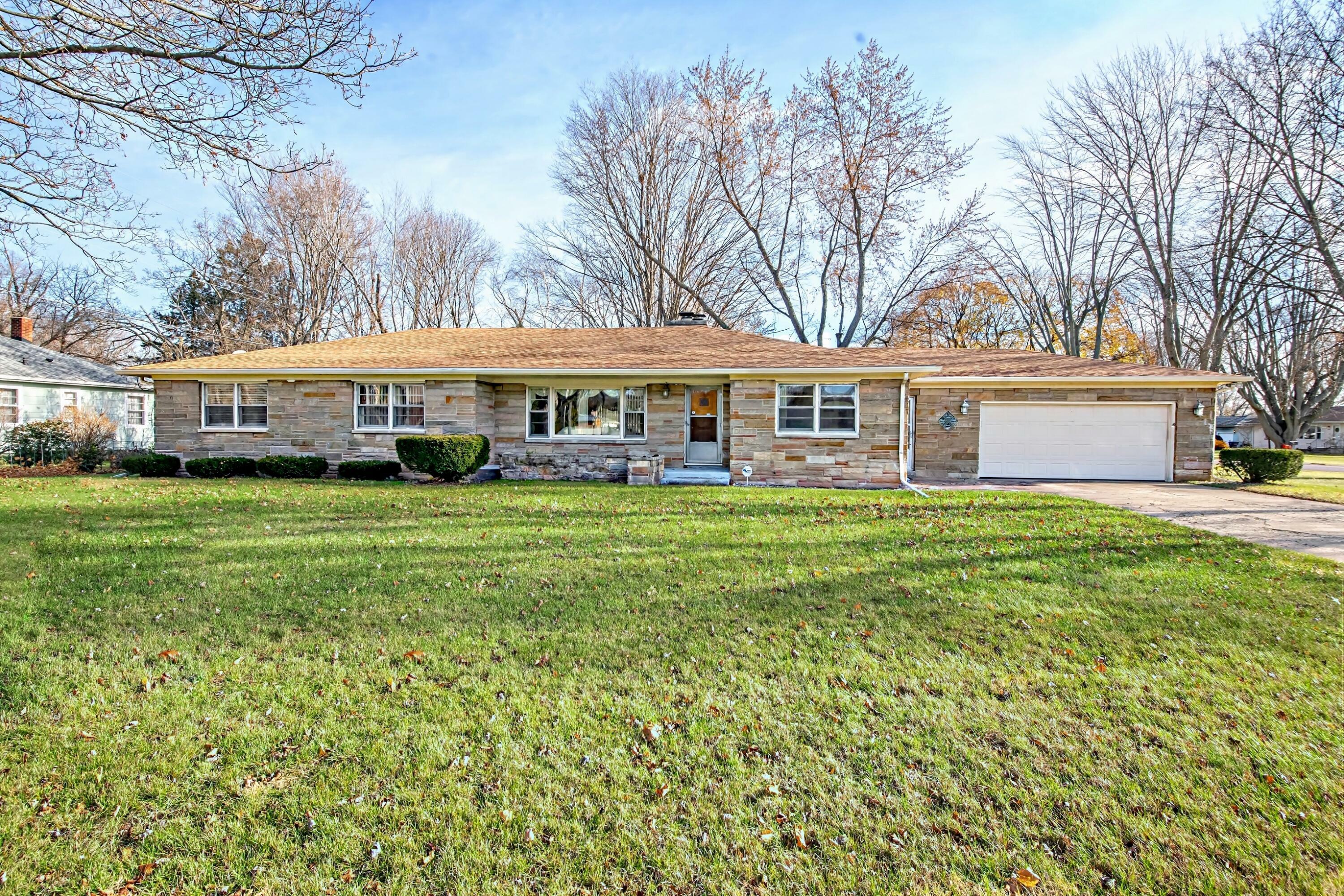 Property Photo:  2099 Fairplain Avenue  MI 49022 