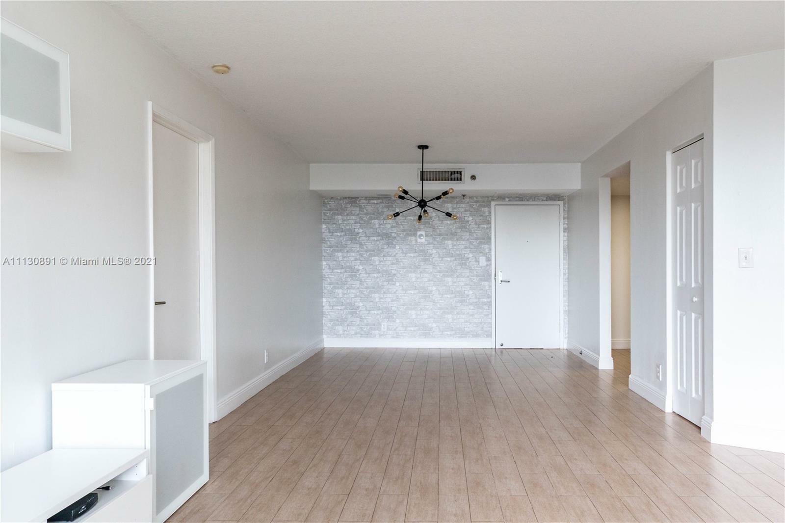 Property Photo: 3300 NE 192nd St 516 FL 33180