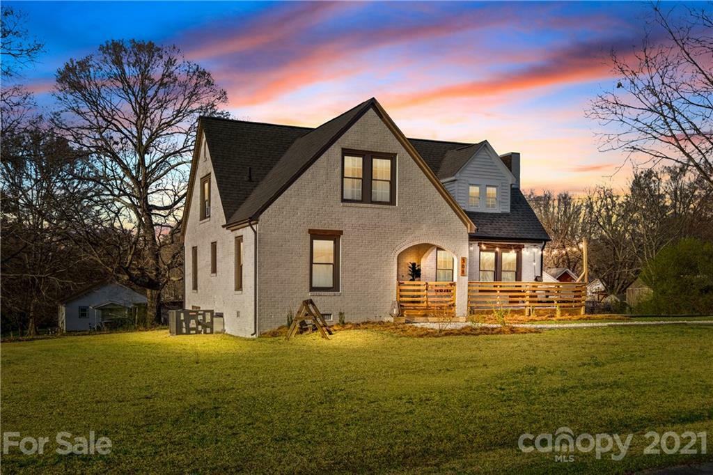 Property Photo:  308 Westview Street  NC 28081 