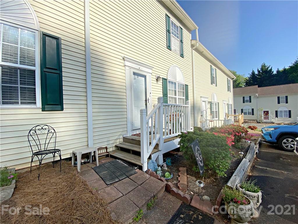 Property Photo:  1067 19th Street NE Unit #D  NC 28601 