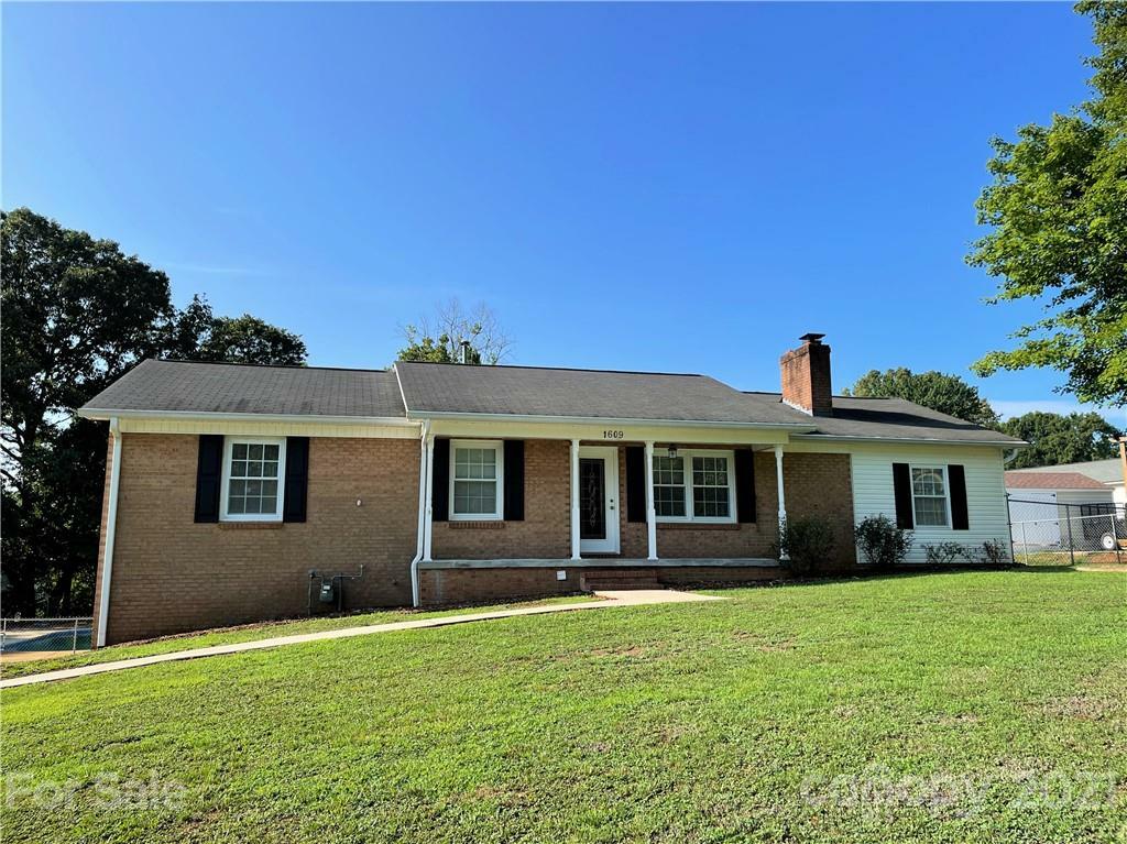 Property Photo:  1609 Rayland Drive NE  NC 28601 