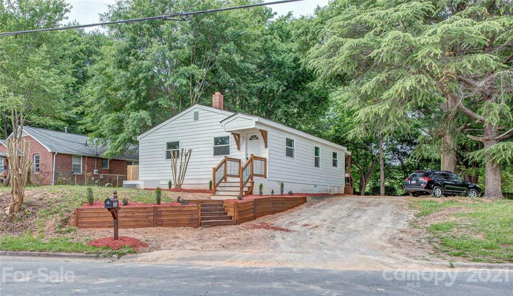 Property Photo:  320 W Hudson Boulevard W  NC 28052 