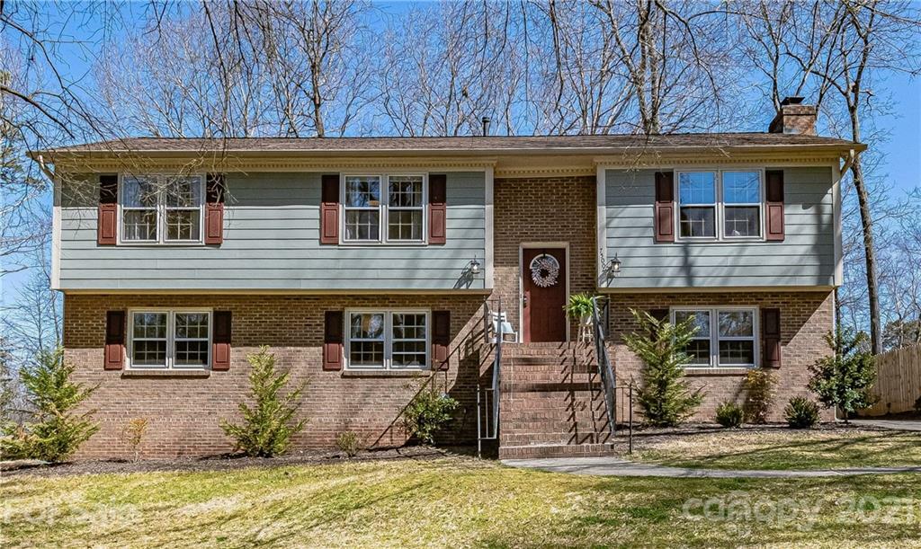Property Photo: 7500 Kilcullen Drive NC 28270