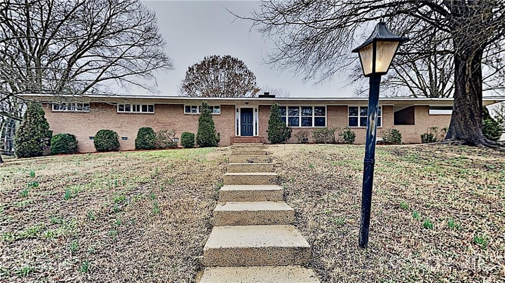Property Photo:  6527 Pawnee Drive  NC 28214 