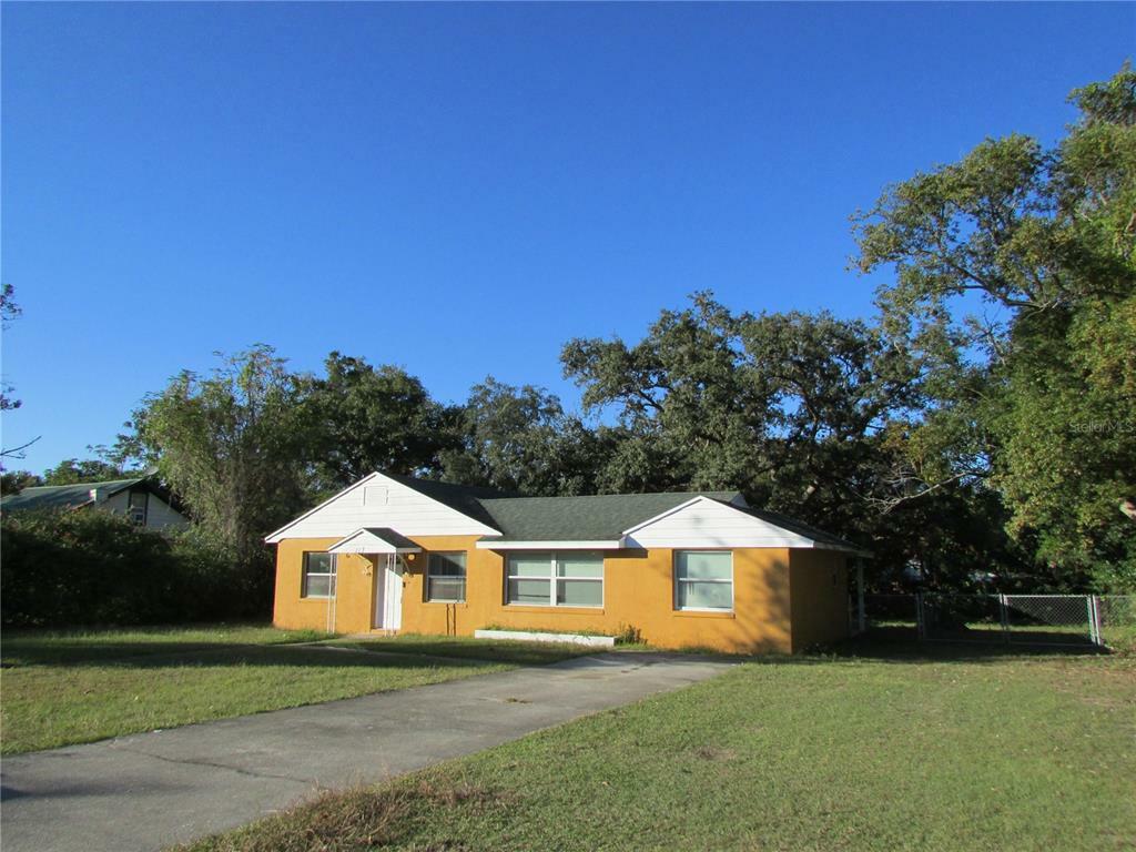 Property Photo:  113 W Charlotte Avenue  FL 32726 