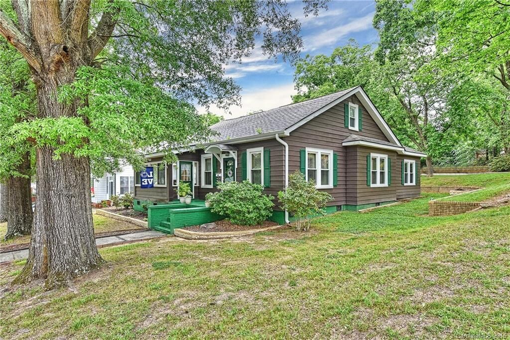 Property Photo:  305 Morven Road  NC 28170 