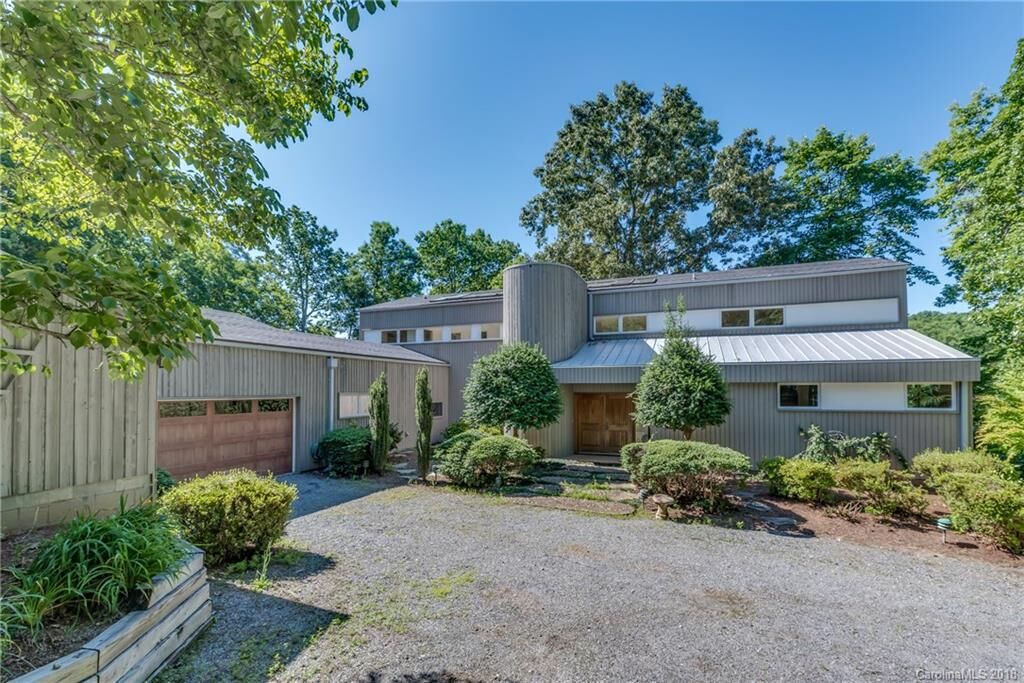 Property Photo: 405 Coachman Lane NC 28782