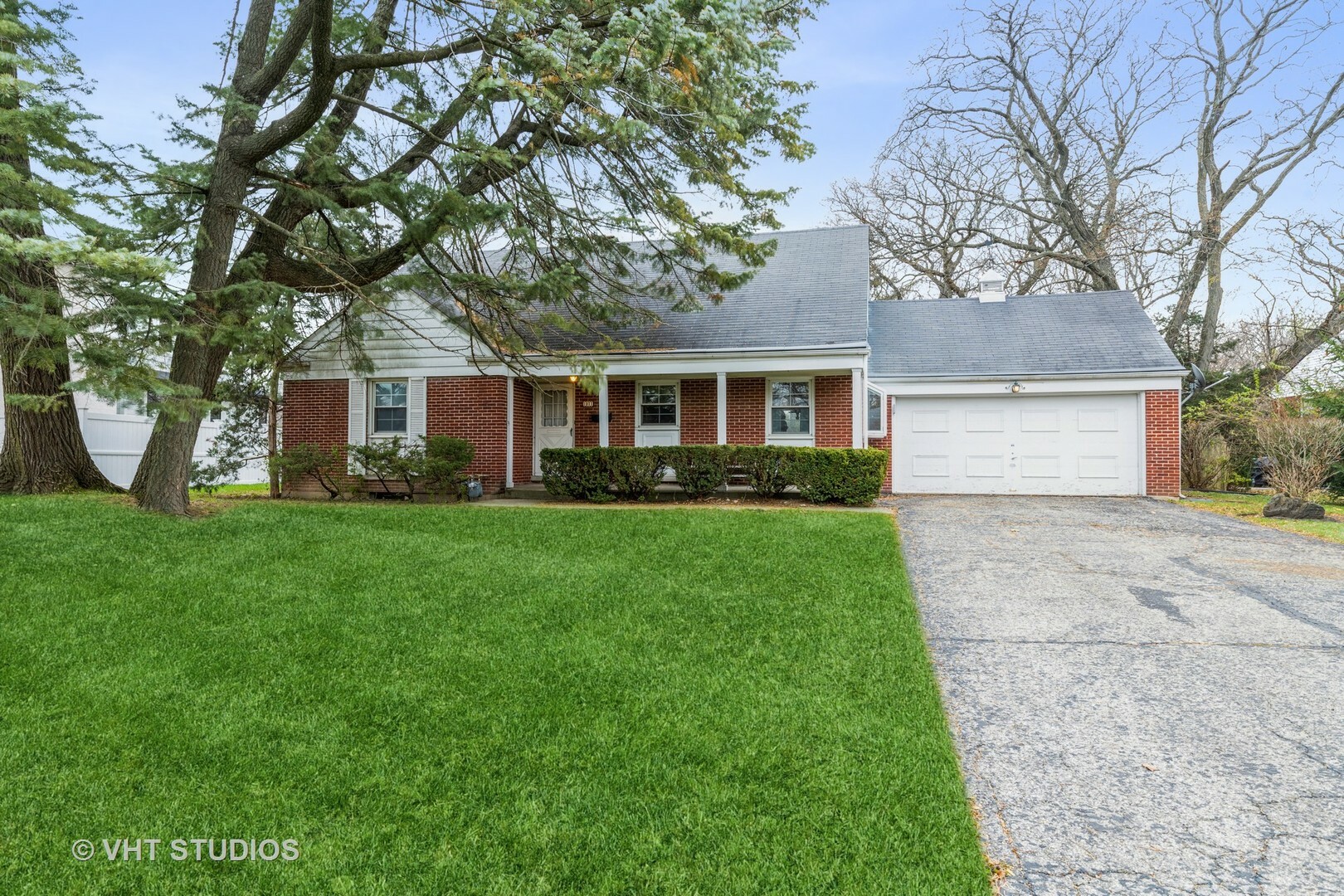 Property Photo:  1011 Linden Leaf Drive  IL 60025 