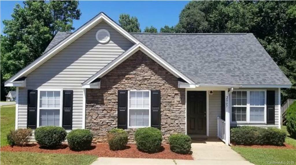 Property Photo: 2007 Cliffrose Way NC 28216