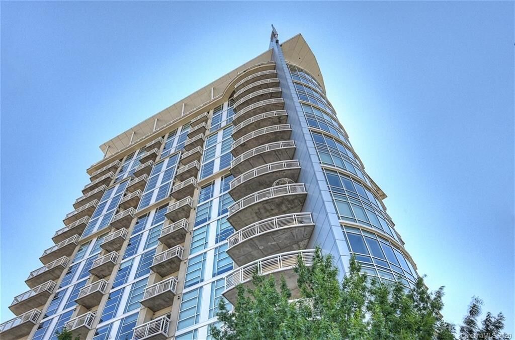 Property Photo: 505 E 6th Street 802 NC 28202