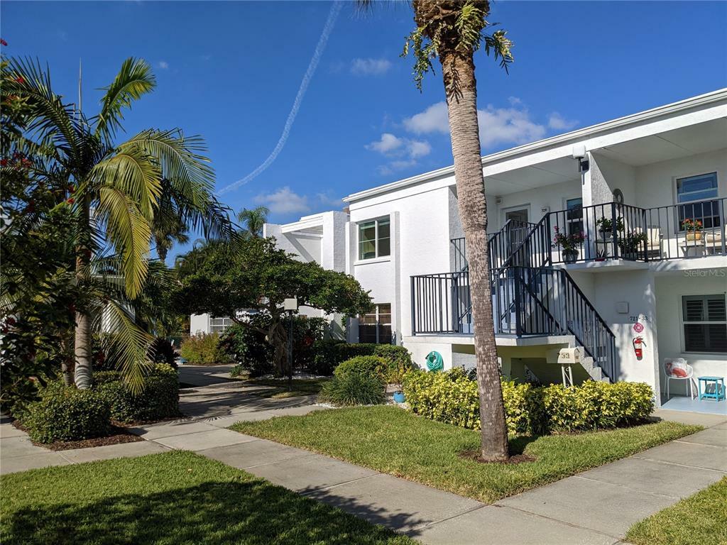 Property Photo:  729 Capri Isles Boulevard 729  FL 34292 