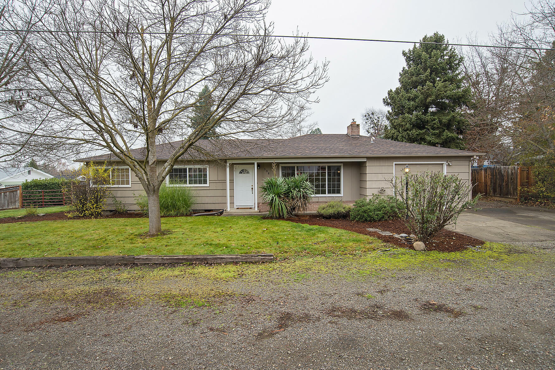 Property Photo:  308 Lynnwood Avenue  OR 97504 