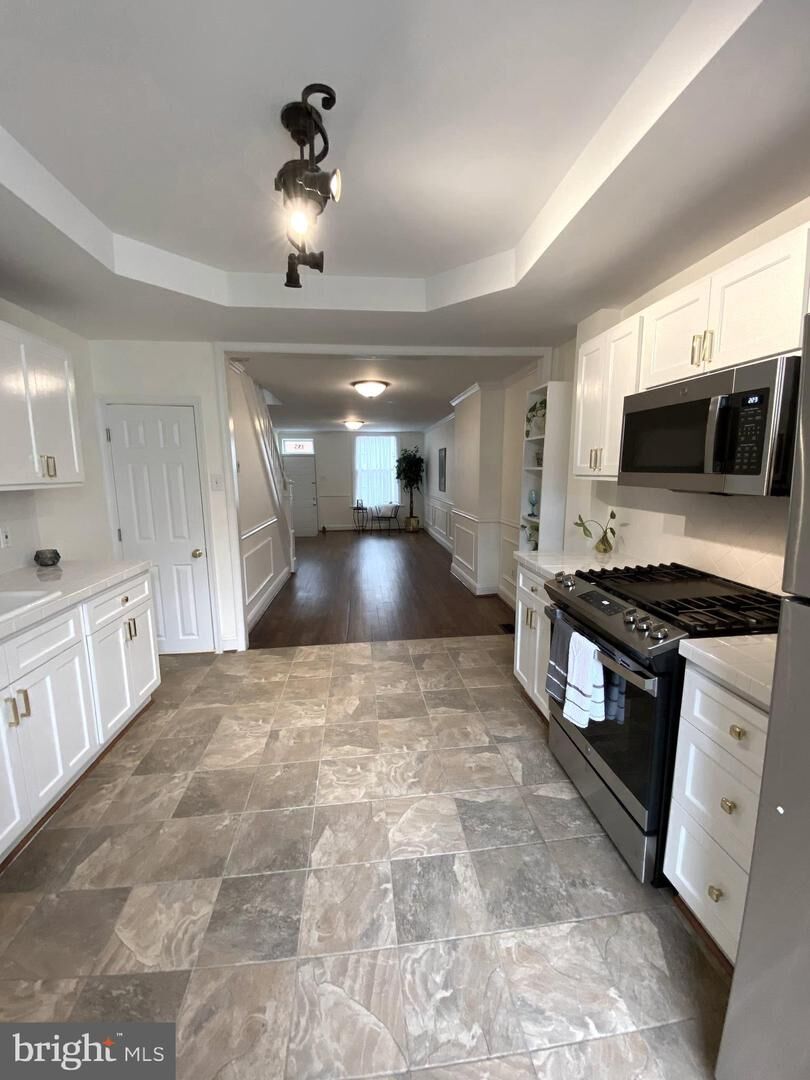 Property Photo:  135 N Curley Street  MD 21224 