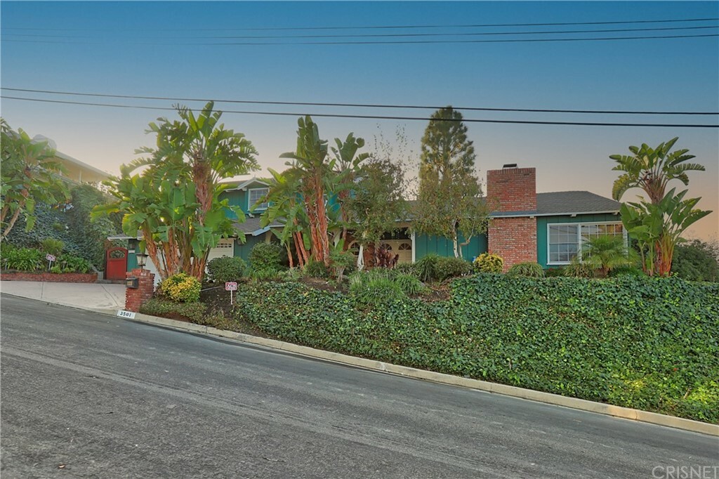 Property Photo:  3501 Alginet Drive  CA 91436 