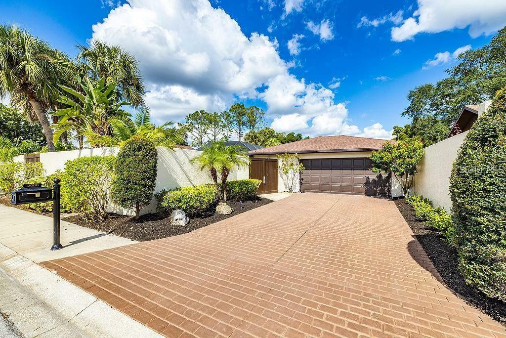 Property Photo: 5008 Paloma Drive FL 33624