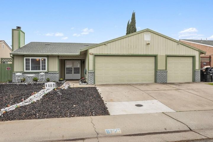 8756 Tiogawoods Drive  Sacramento CA 95828 photo