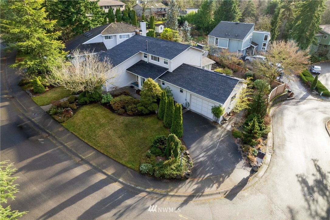 Property Photo:  4033 NE 204th Street  WA 98155 