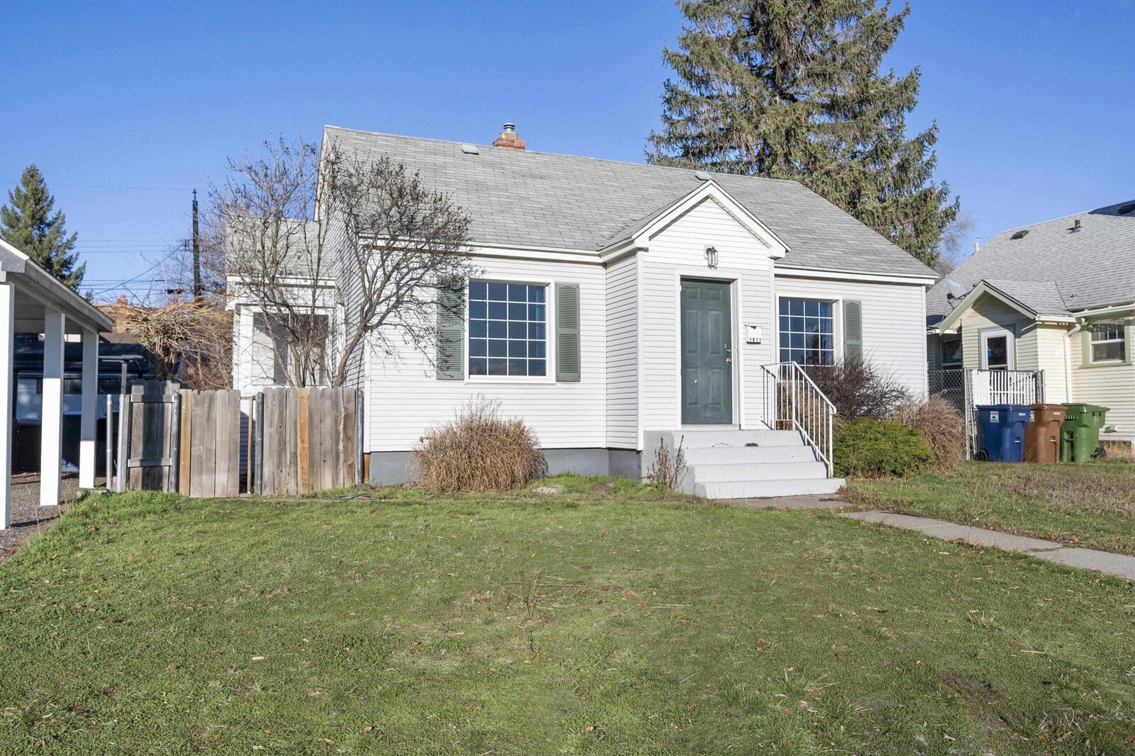 Property Photo:  1911 E Courtland Ave  WA 99207 