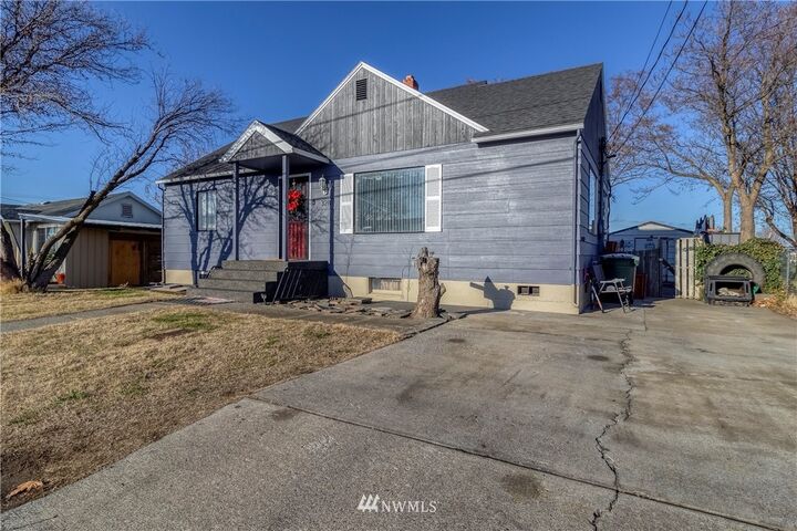 Property Photo:  328 NW 10th Avenue  OR 97862 