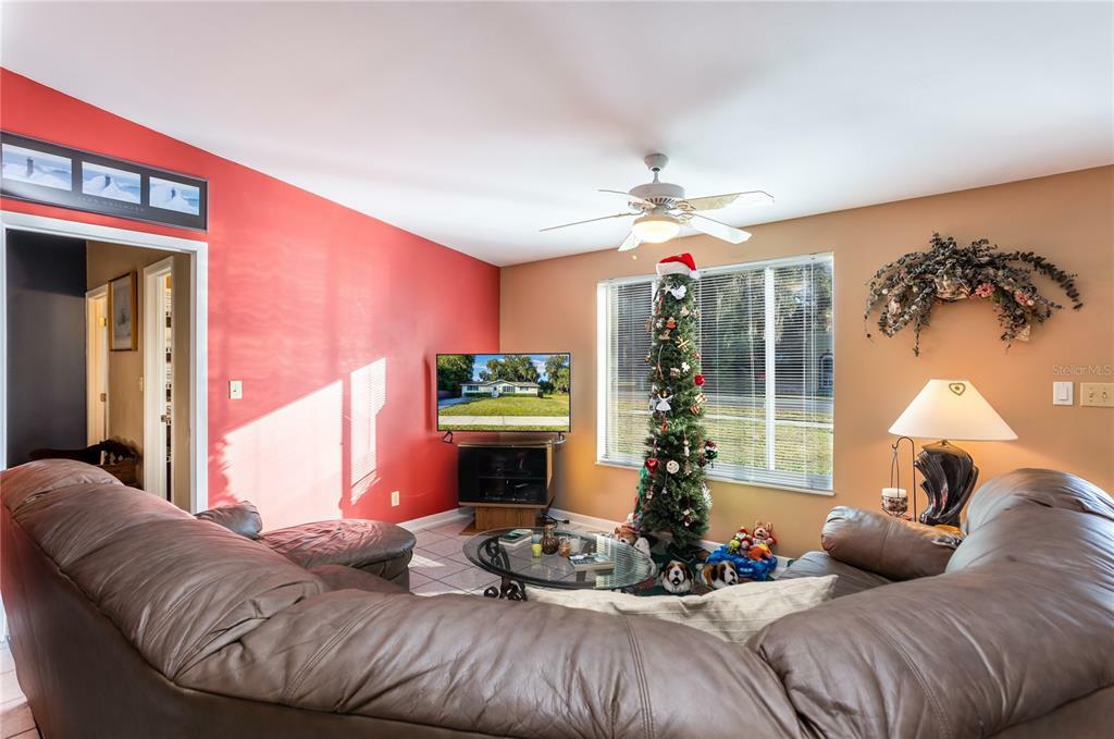Property Photo: 334 N Kentucky Avenue FL 32724
