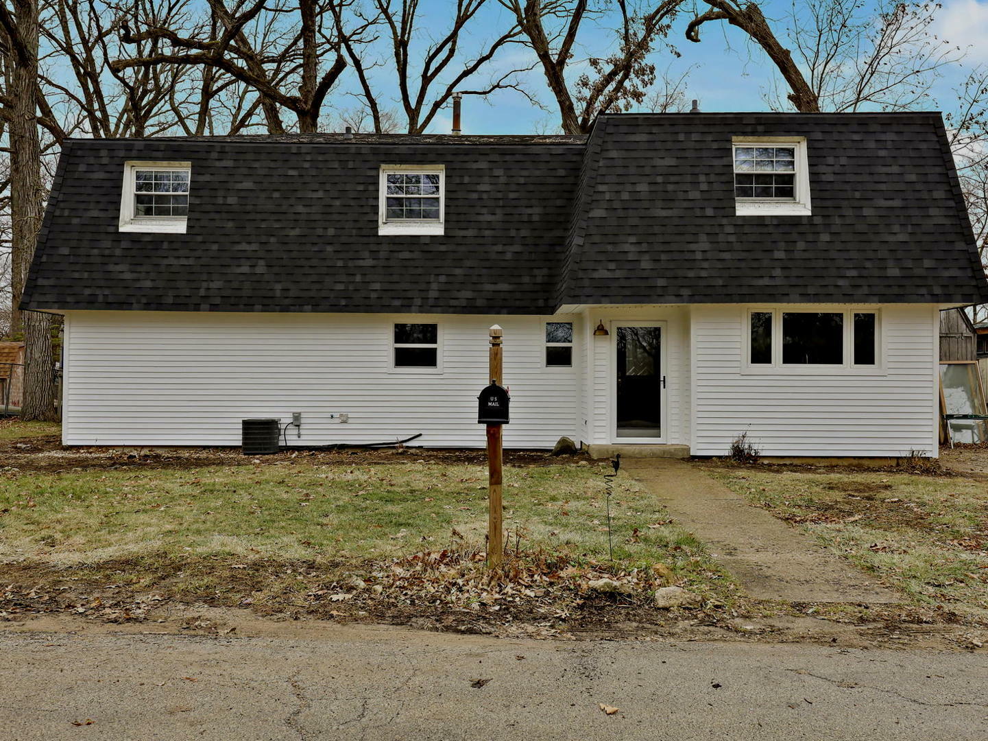 Property Photo: 35478 N Shoreline Drive IL 60041