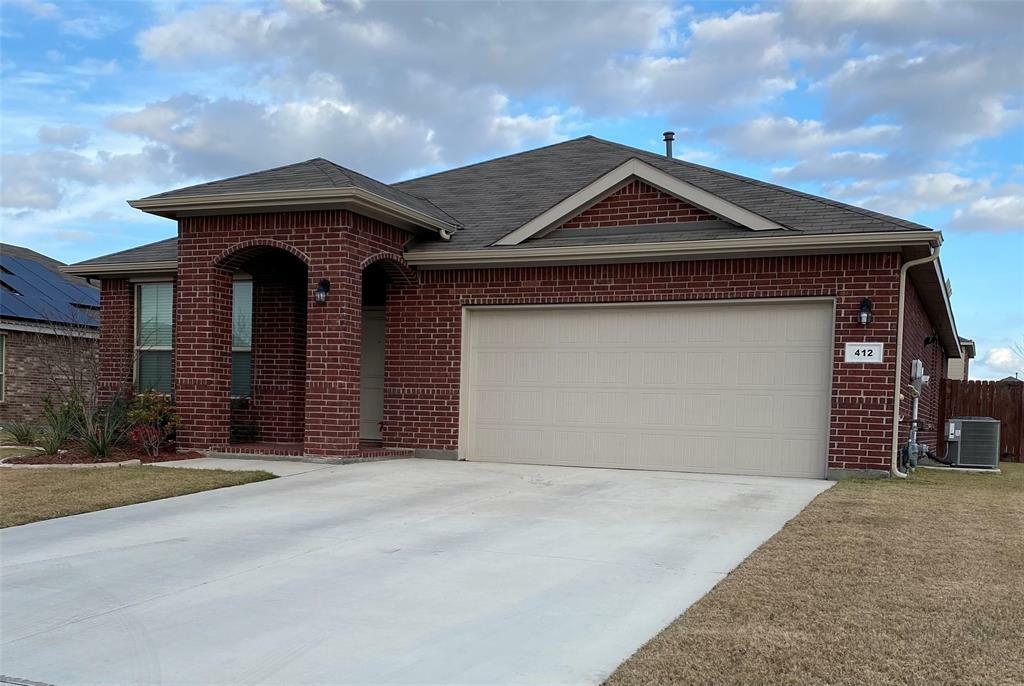 Property Photo:  412 Skipper Lane  TX 76020 