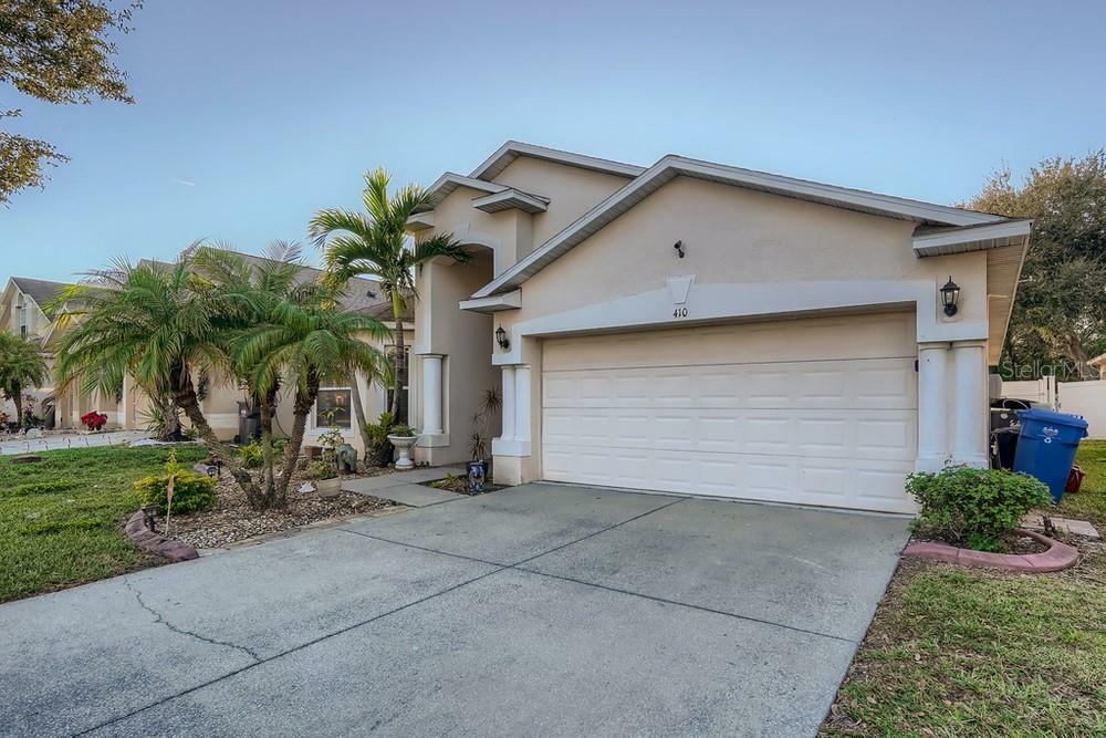 Property Photo:  410 Delwood Breck Street  FL 33570 