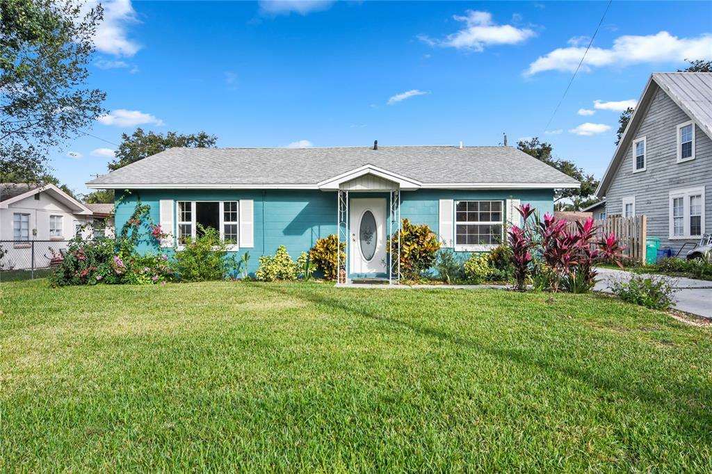 Property Photo:  417 Palm Avenue  FL 32726 