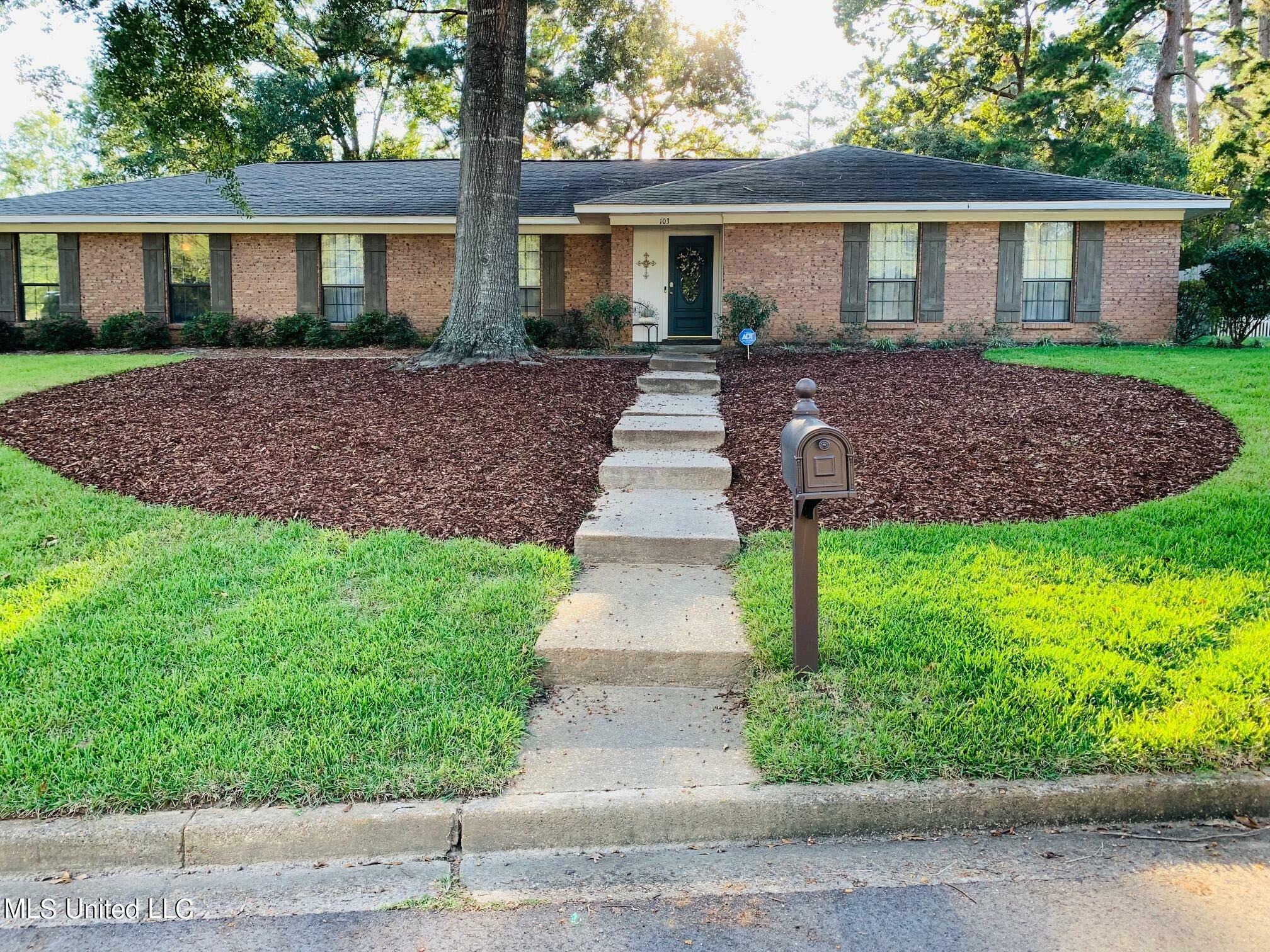 Property Photo:  103 Summit Ridge Drive  MS 39042 