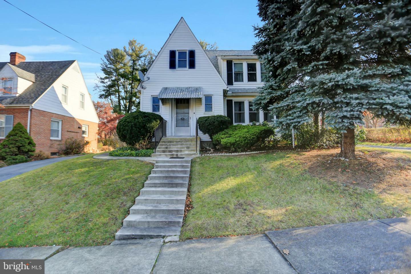 Property Photo:  215 N Grant Street  PA 17268 