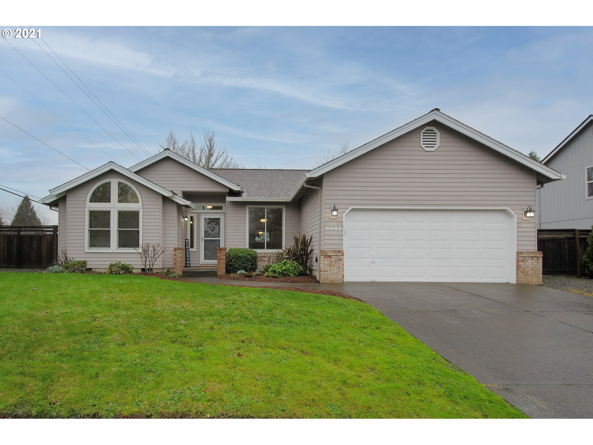 Property Photo: 5543 NE Farmcrest St OR 97124