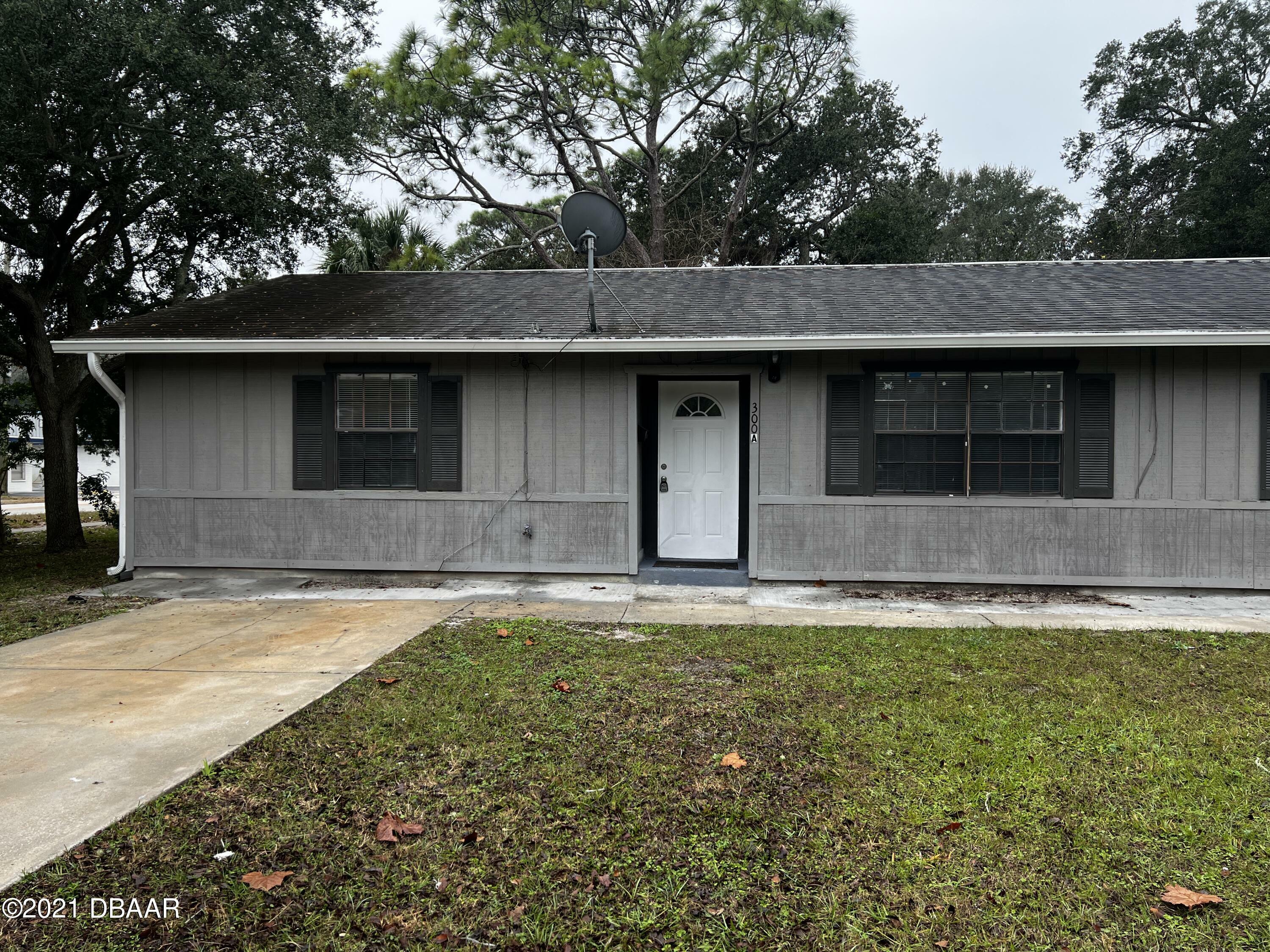 Property Photo:  300 Hopkins Avenue  FL 32117 