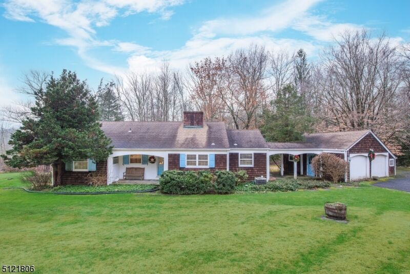 Property Photo:  12 Schoolhouse Ln  NJ 07960 